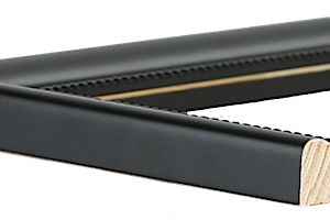 W-8015-SCO: Black Imitation Wood Corner Sample